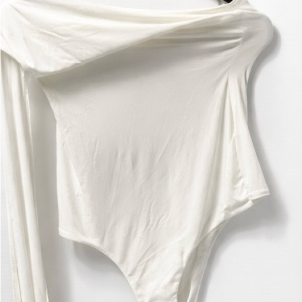 PrettyLittleThing white one arm Long Sleeve Bodysuit